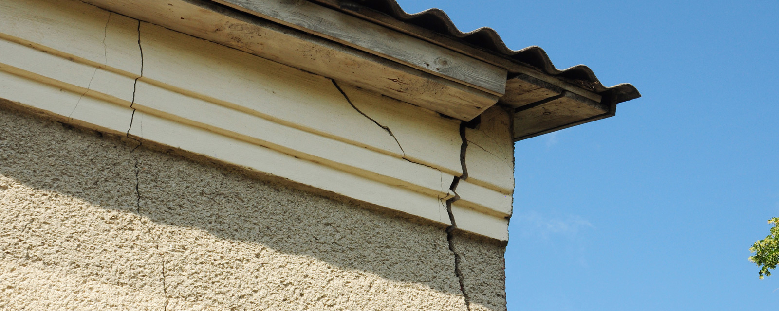 fissure dans un mur extérieur