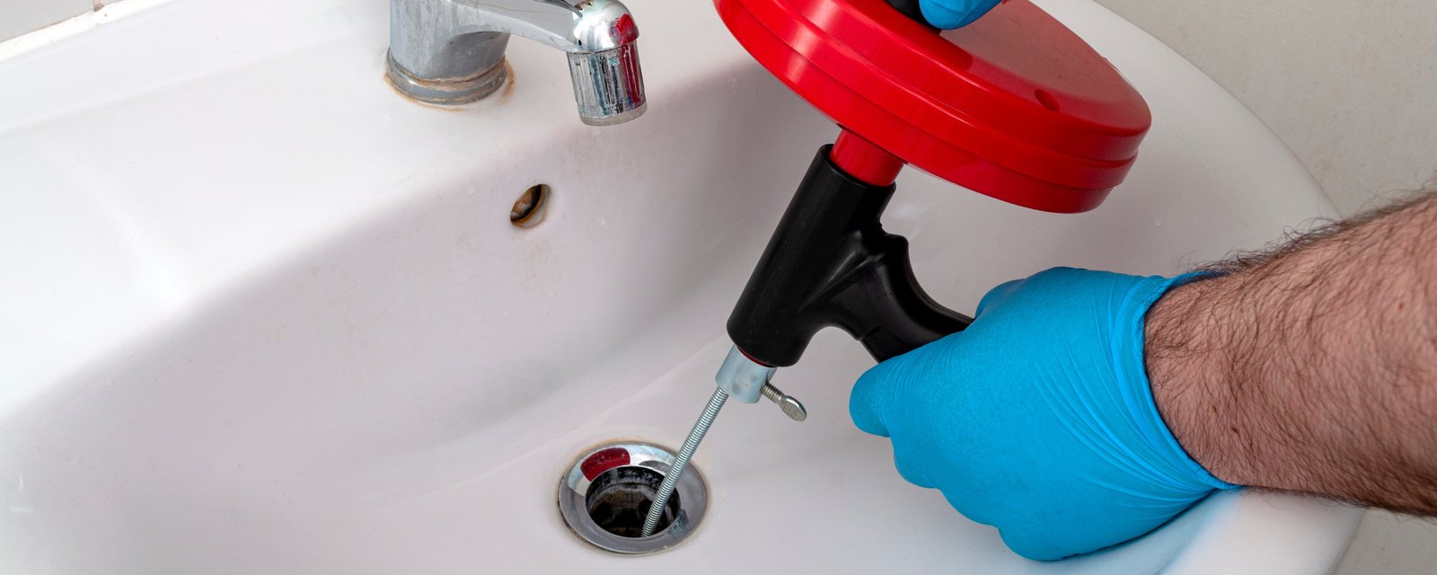 utiliser un furet pour déboucher une canalisation