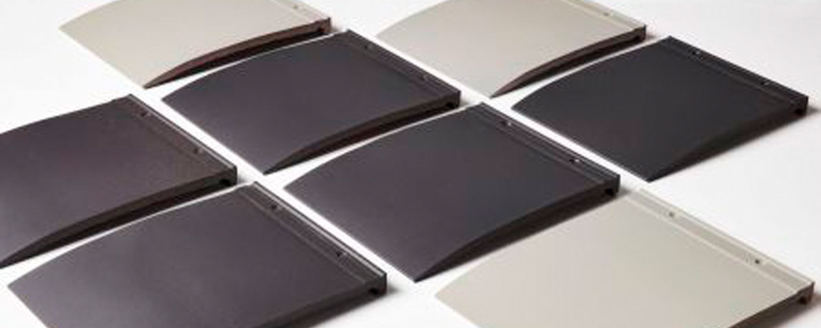 Tuiles plates pour la couverture de toiture