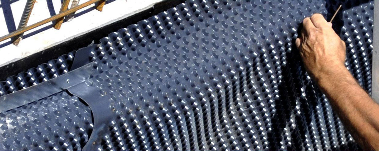 Pose de parquet flottant avec un isolant acoustique