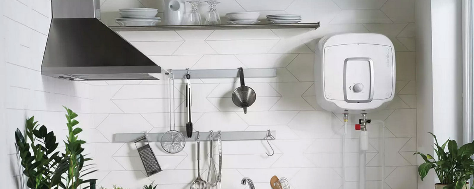 mini chauffe-eau mural Odéo installé dans la cuisine