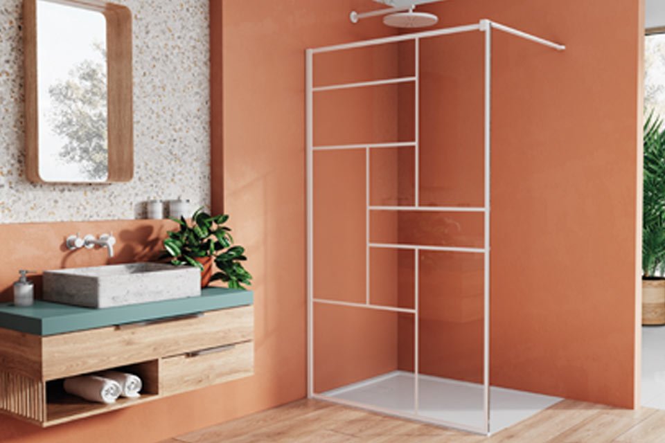 Paroi de douche dans une salle de bains