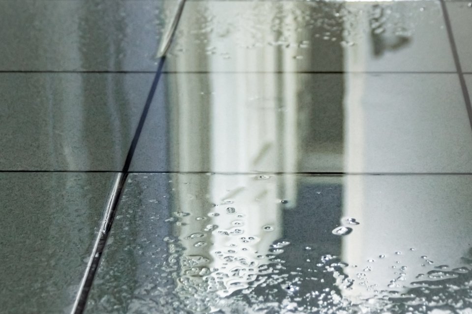fuite d’eau sous un carrelage