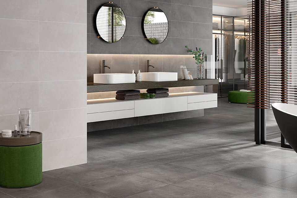 salle de bains moderne avec du carrelage gris