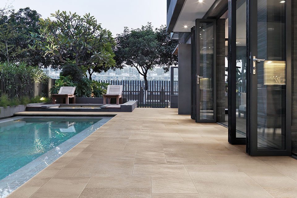 Carrelage piscine extérieure