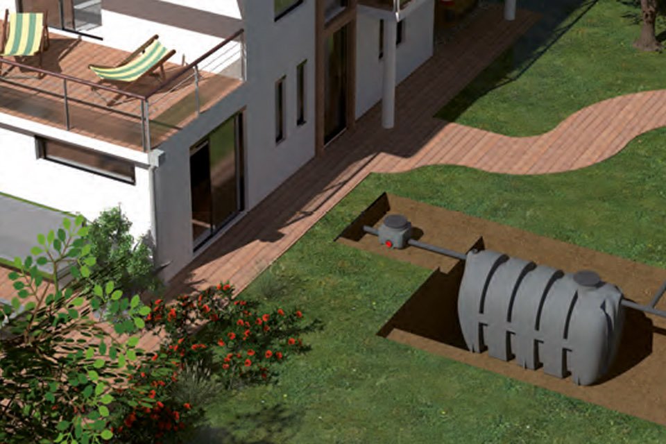 Fosse toutes eaux installée dans le jardin