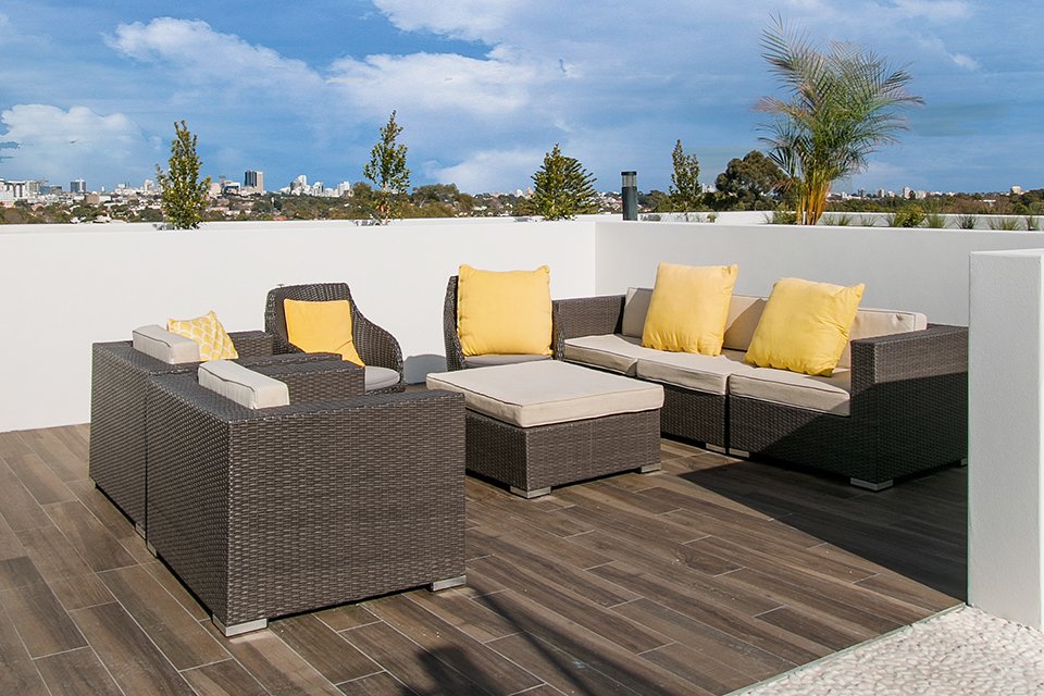 toit-terrasse avec salon d'extérieur