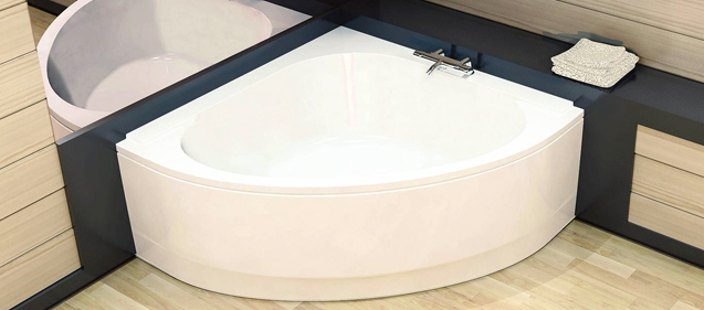 Baignoire d'angle dans une salle de bains