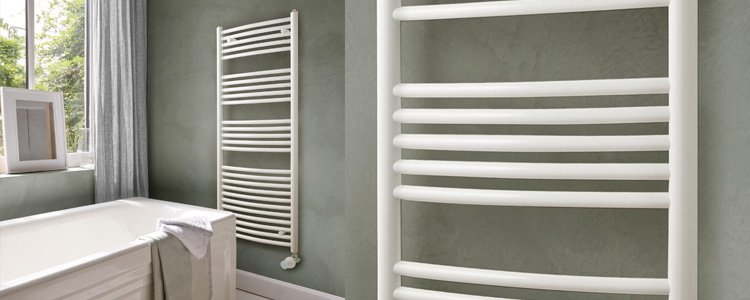 Radiateur sèche-serviette Tiga d'Acova dans une salle de bains